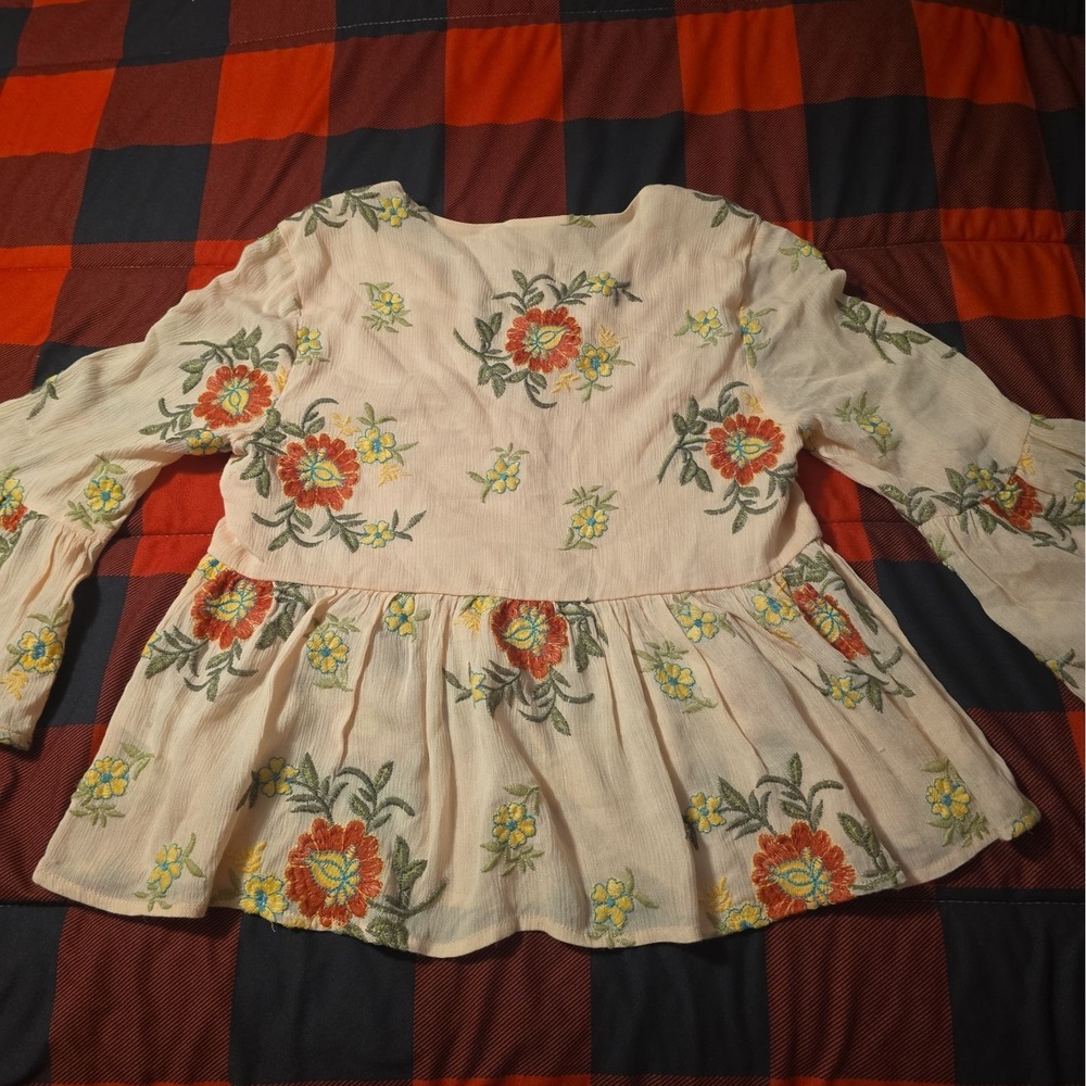 Miss Me Juniors Boho Floral Embroidered Top Pink Small Bell Sleeve Peplum Blouse - Picture 9 of 9